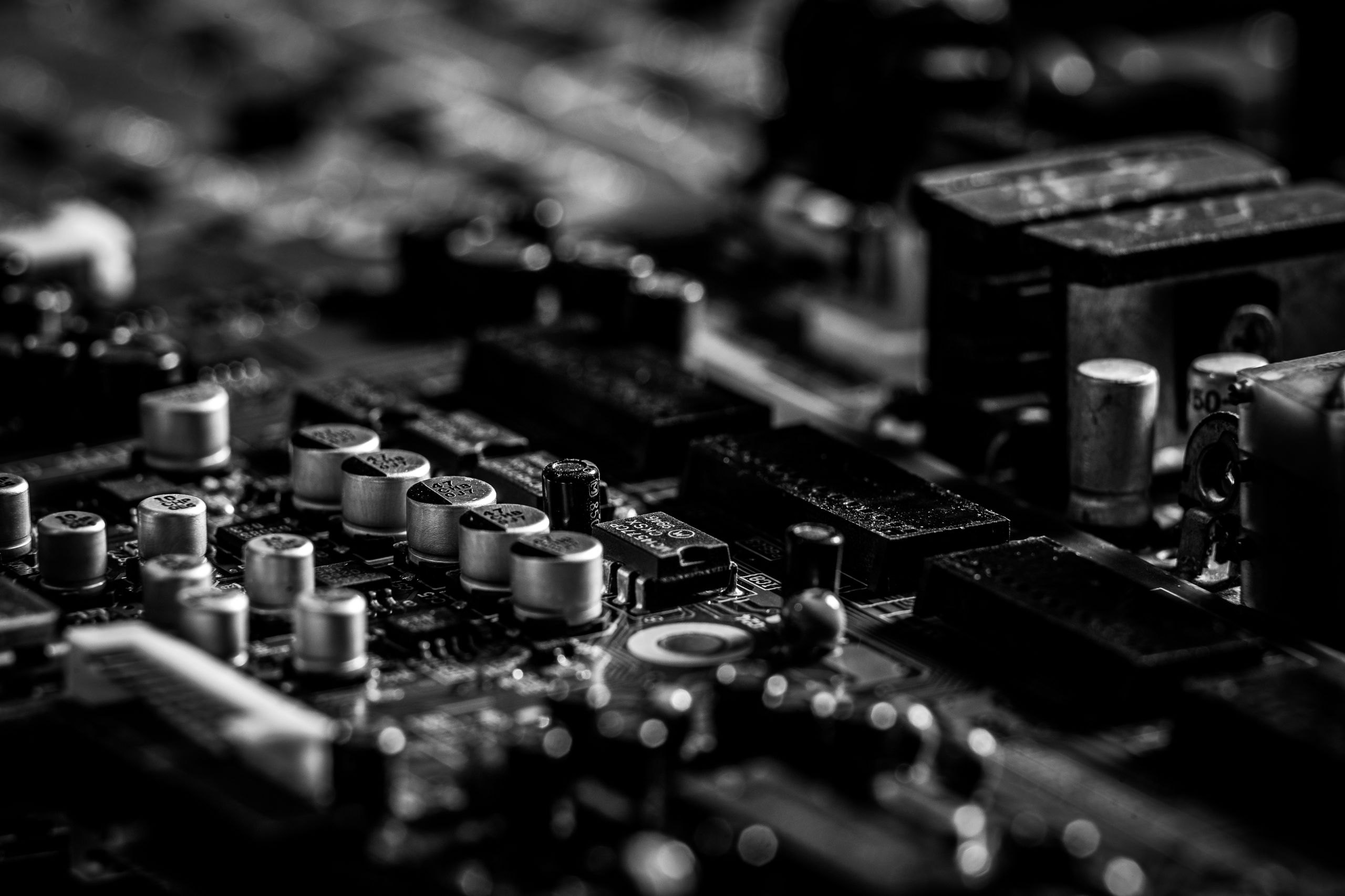 Surface-mount aluminum electrolytic capacitors on a circuit board
